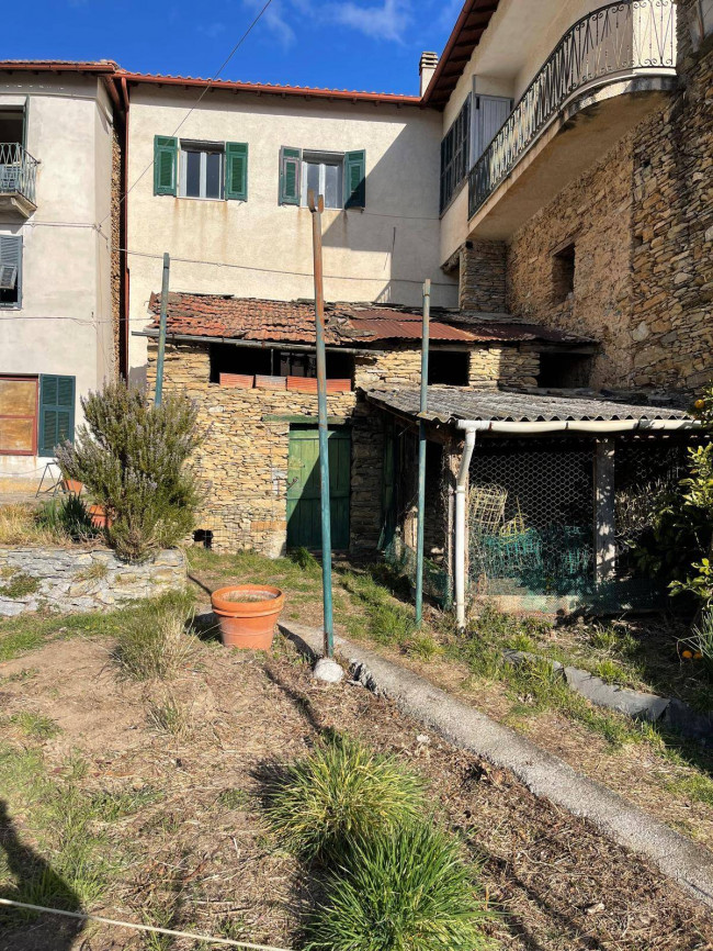 Rustico in vendita a Pieve di Teco