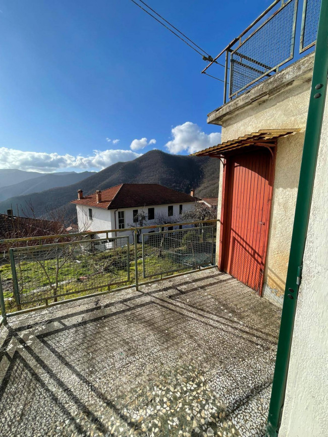 Rustico in vendita a Pieve di Teco