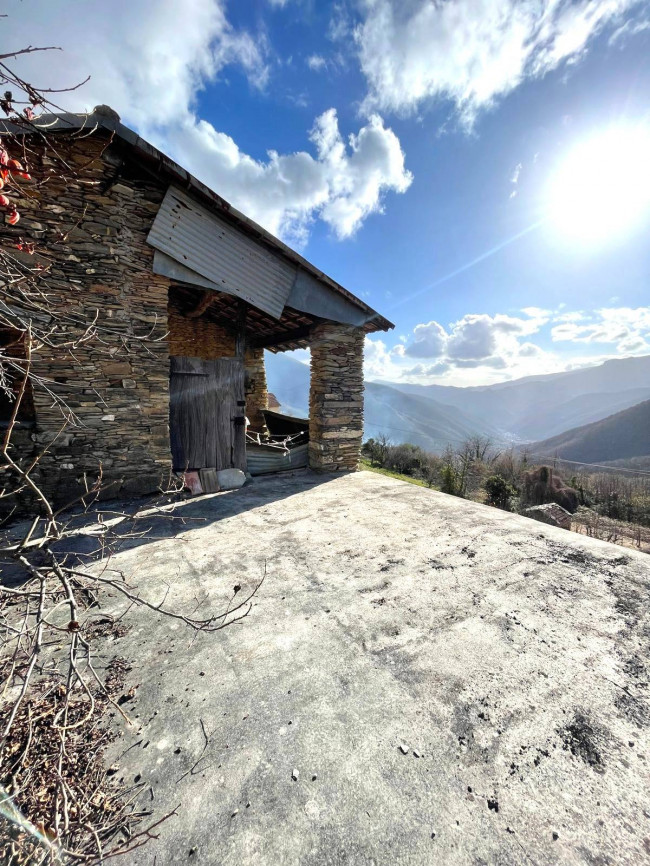 Rustico in vendita a Pieve di Teco