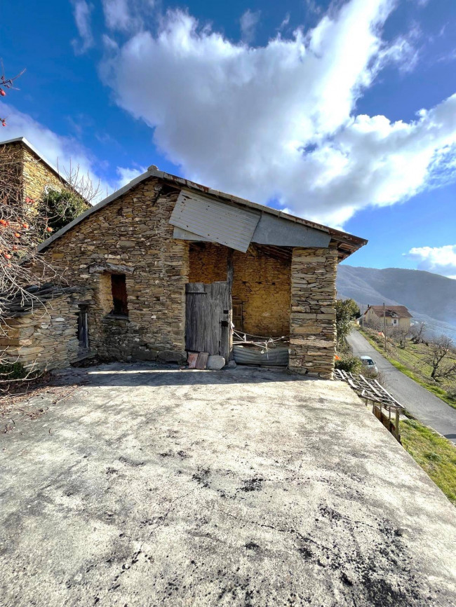 Rustico in vendita a Pieve di Teco