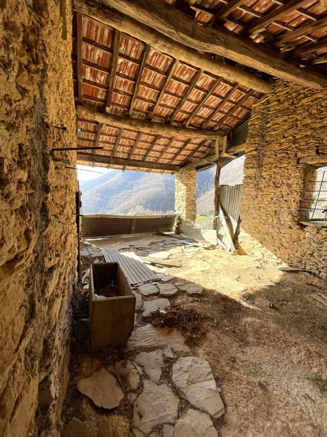 Rustico in vendita a Pieve di Teco