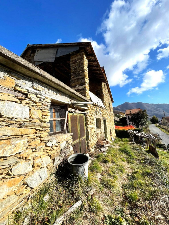 Rustico in vendita a Pieve di Teco