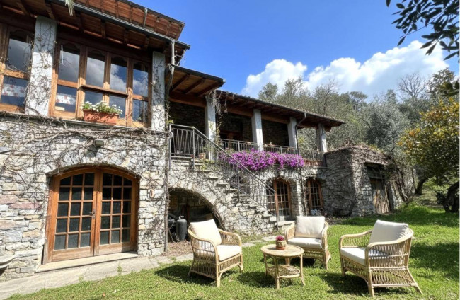 Villa in vendita a Pieve di Teco