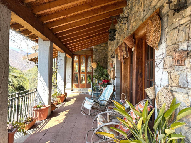 Villa in vendita a Pieve di Teco