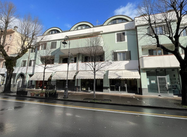 Locale commerciale in vendita a Albenga