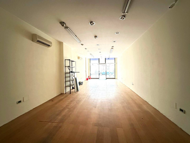 Locale commerciale in vendita a Albenga