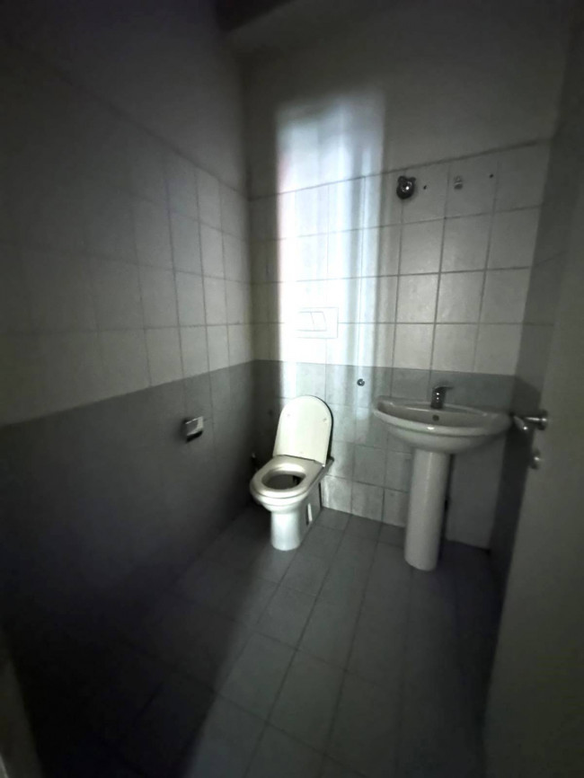 Locale commerciale in vendita a Albenga