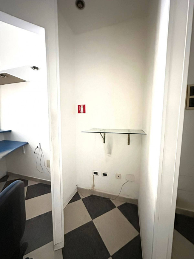 Locale commerciale in vendita a Albenga