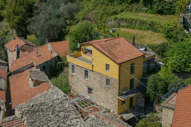 Rustico in vendita a Pieve di Teco