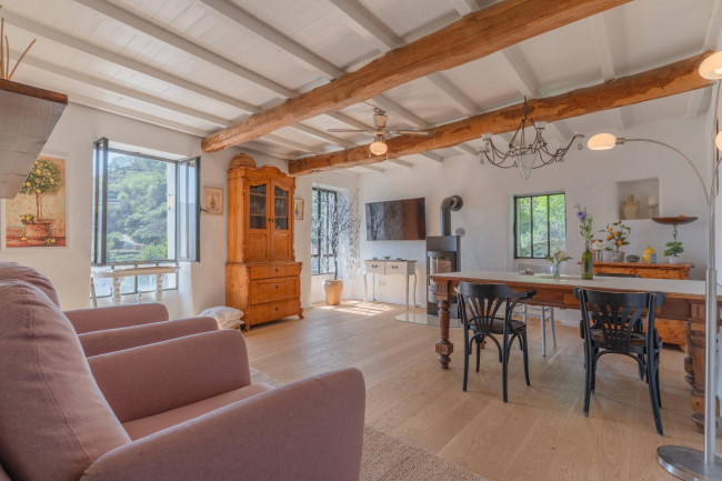 Rustico in vendita a Pieve di Teco