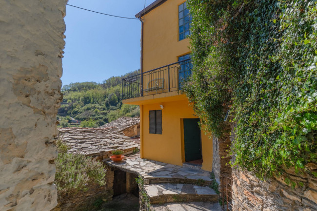 Rustico in vendita a Pieve di Teco