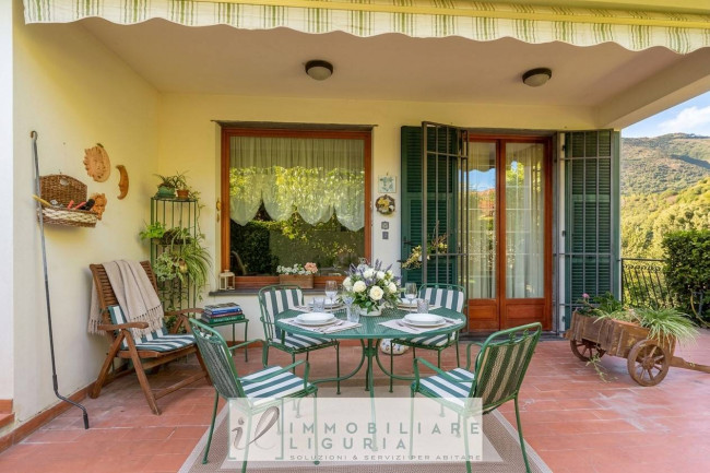 Villa in vendita a Cisano sul Neva