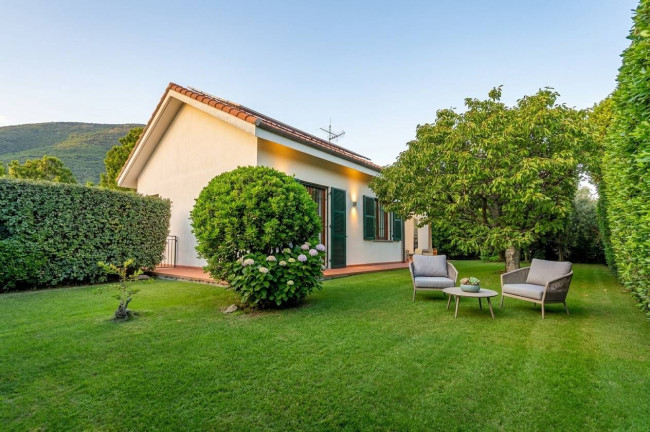  zu verkauf in Cisano sul Neva