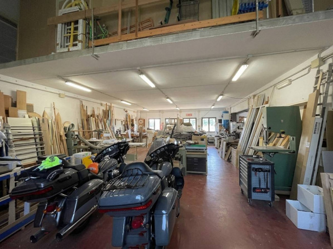 Attività commerciale in vendita a Arenzano