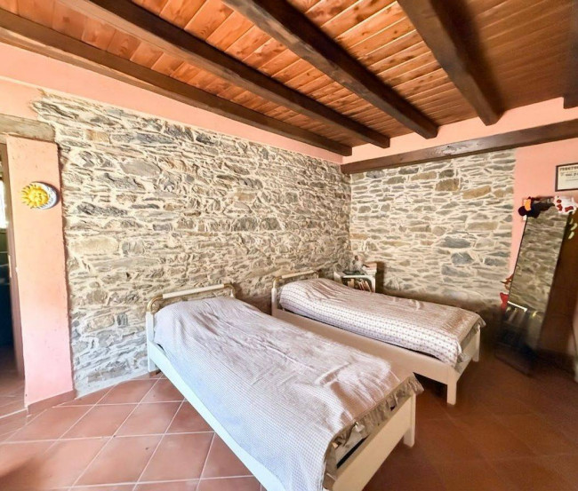  zu verkauf in Borghetto d'Arroscia