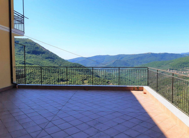 Magazzino in vendita a Cesio