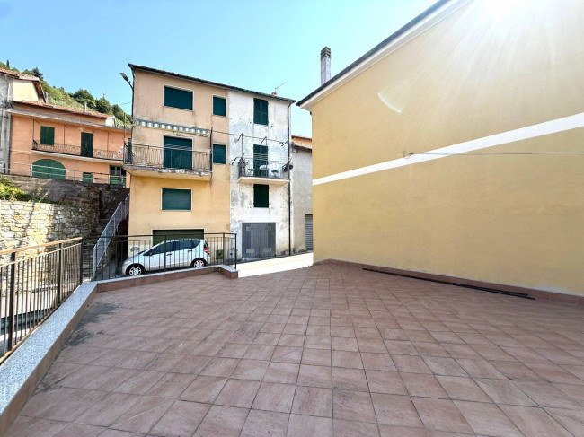 Magazzino in vendita a Cesio