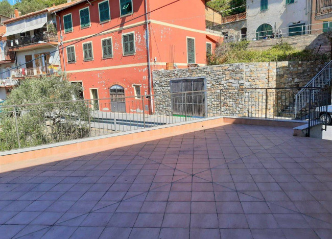Magazzino in vendita a Cesio