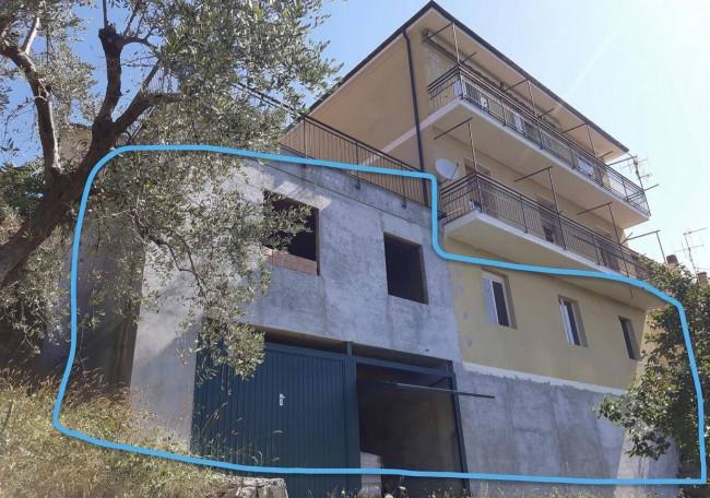 Magazzino in vendita a Cesio