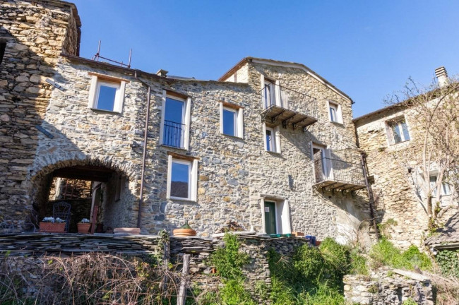 Rustico in vendita a Rezzo