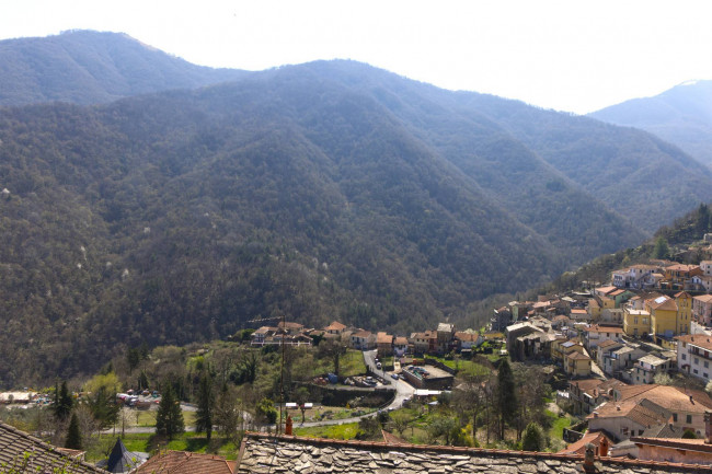 Rustico in vendita a Rezzo