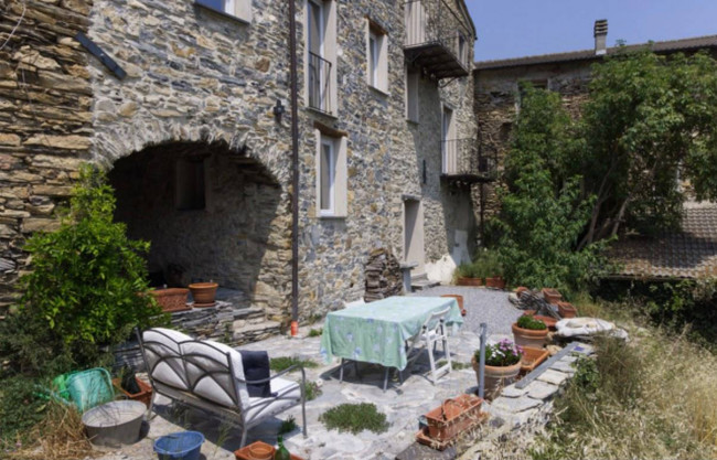 Rustico in vendita a Rezzo