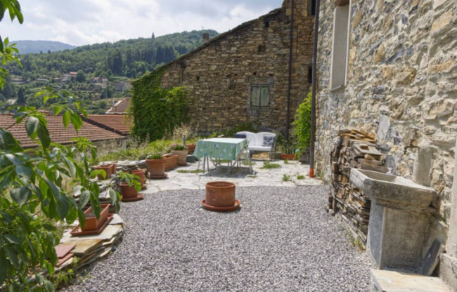Rustico in vendita a Rezzo