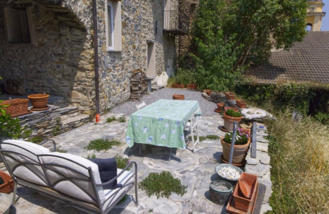 Rustico in vendita a Rezzo