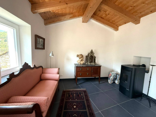Rustico in vendita a Rezzo