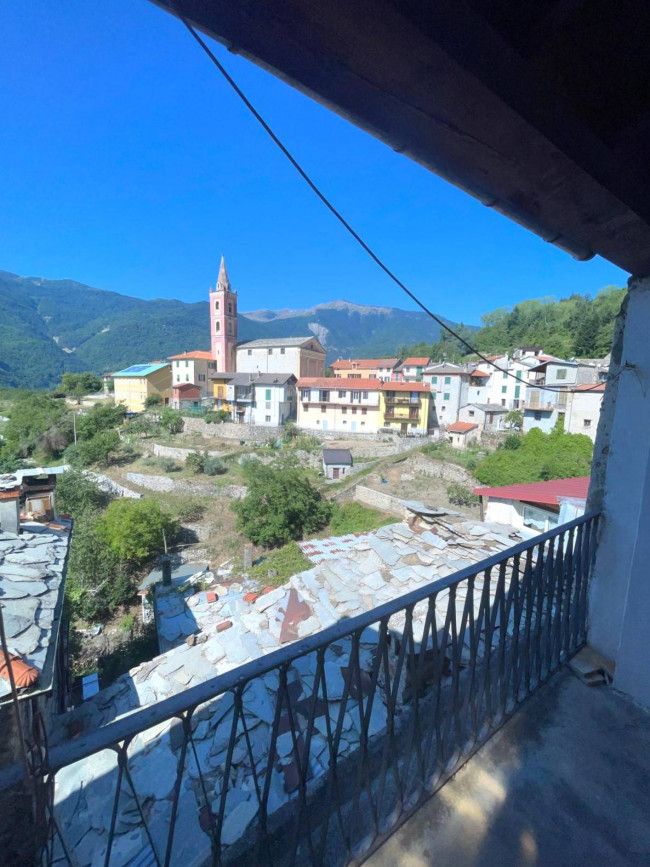 à vente à Cosio d'Arroscia