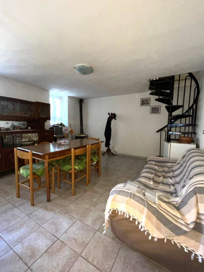  à vente à Cosio d'Arroscia