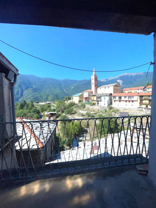  à vente à Cosio d'Arroscia
