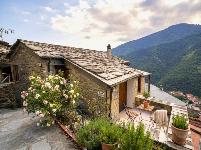 Rustico in vendita a Rezzo