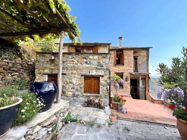 Rustico in vendita a Rezzo