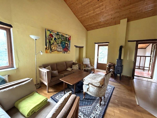 Rustico in vendita a Rezzo