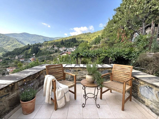 Rustico in vendita a Rezzo