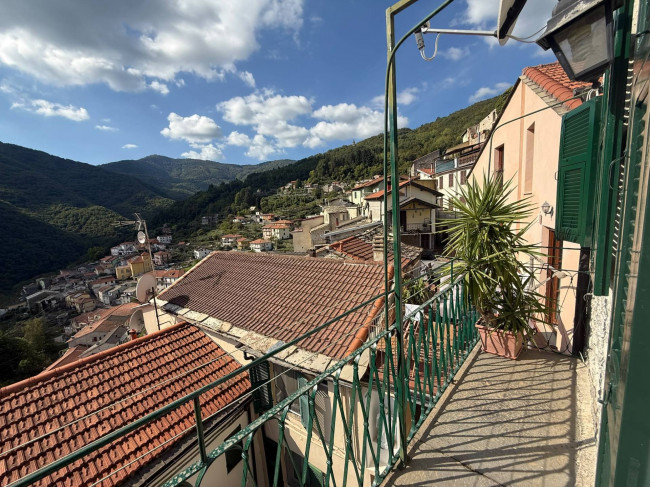  à vente à Rezzo