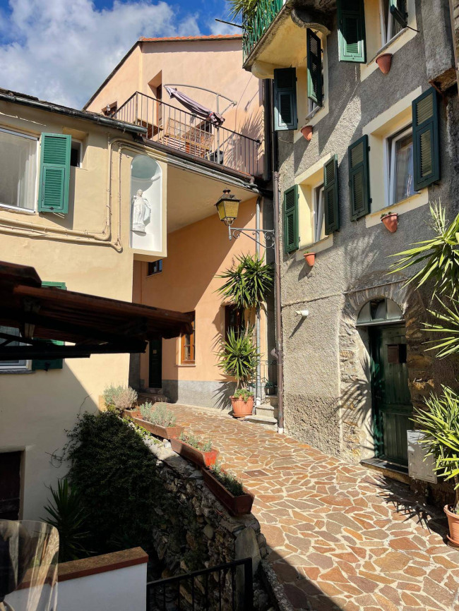 à vente à Rezzo