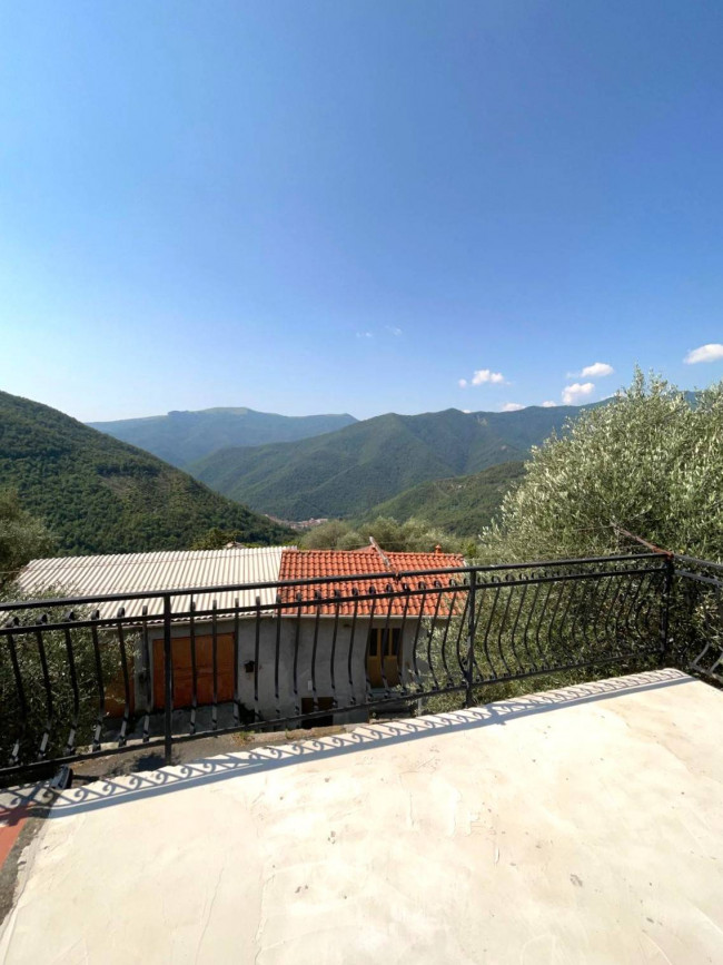 Rustico in vendita a Pieve di Teco