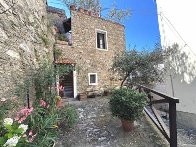  zu verkauf in Castelvecchio di Rocca Barbena