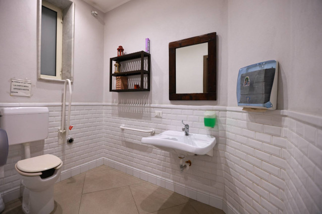 Locale commerciale in vendita a Palermo