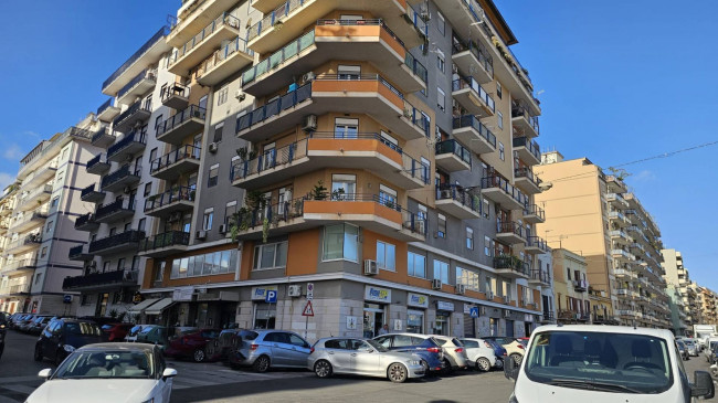 Locale commerciale in vendita a Palermo