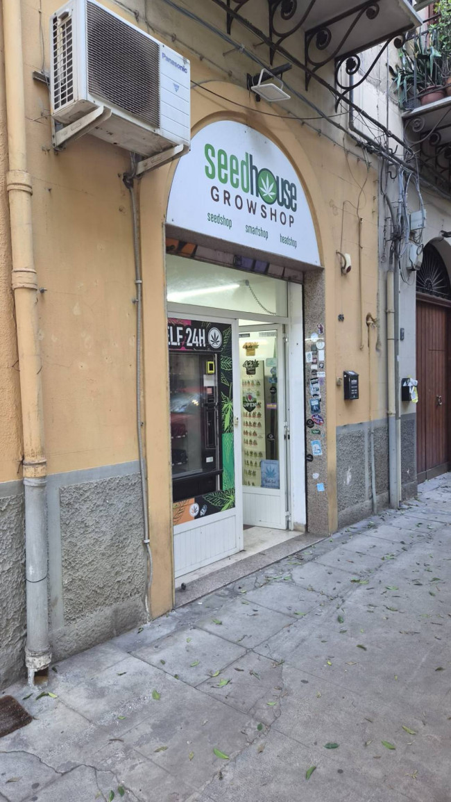 Locale commerciale in vendita a Palermo