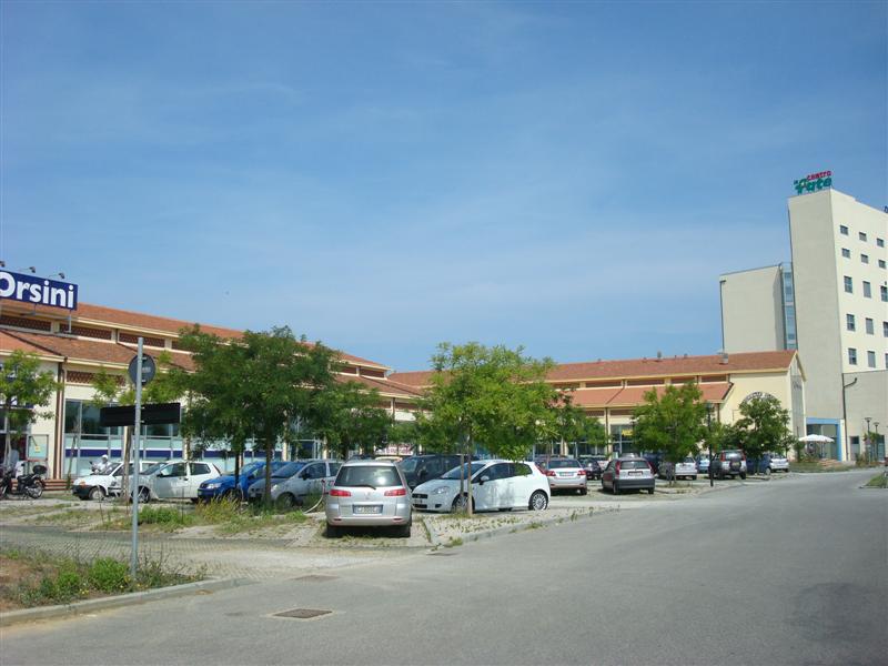 Fondo commerciale in vendita a Ardenza, Livorno (LI)