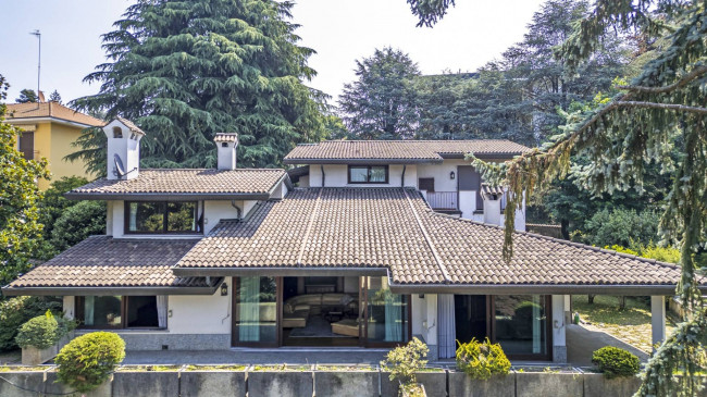 VILLA SINGOLA in vendita a Solbiate Arno