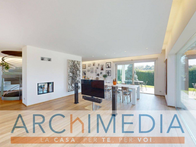 VILLA SINGOLA in vendita a Sumirago