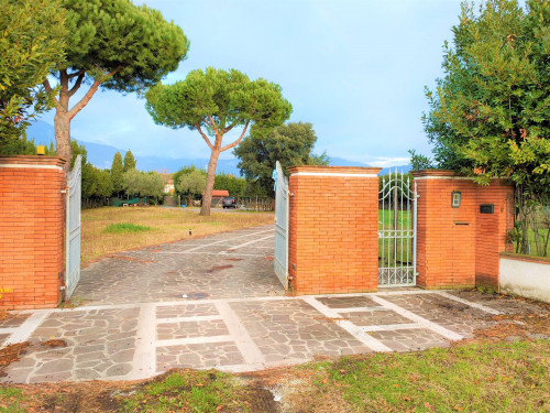 Casa indipendente in vendita a Lido Di Camaiore, Camaiore (LU)