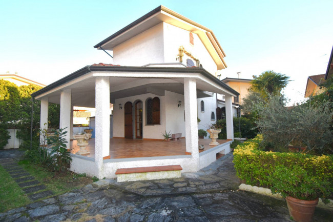 Villa in vendita a Viareggio