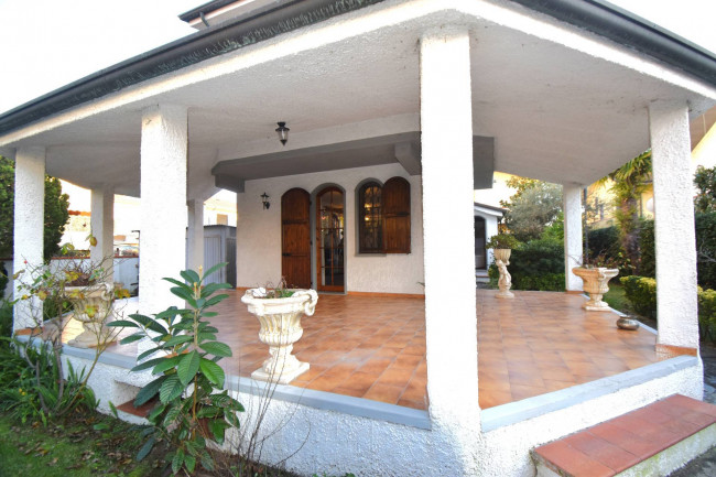 Villa in vendita a Viareggio