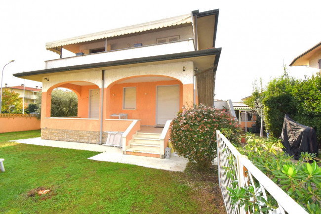 Casa indipendente in vendita a Lido Di Camaiore, Camaiore (LU)